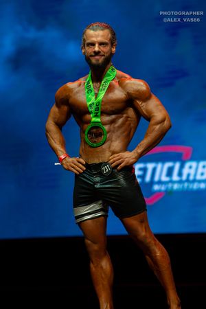 MEN'S PHYSIQUE 174